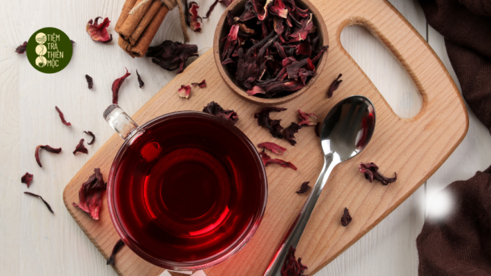 Khoảng đầu thế kỷ 20, cây Hibiscus bắt đầu xuất hiện tại Việt Nam